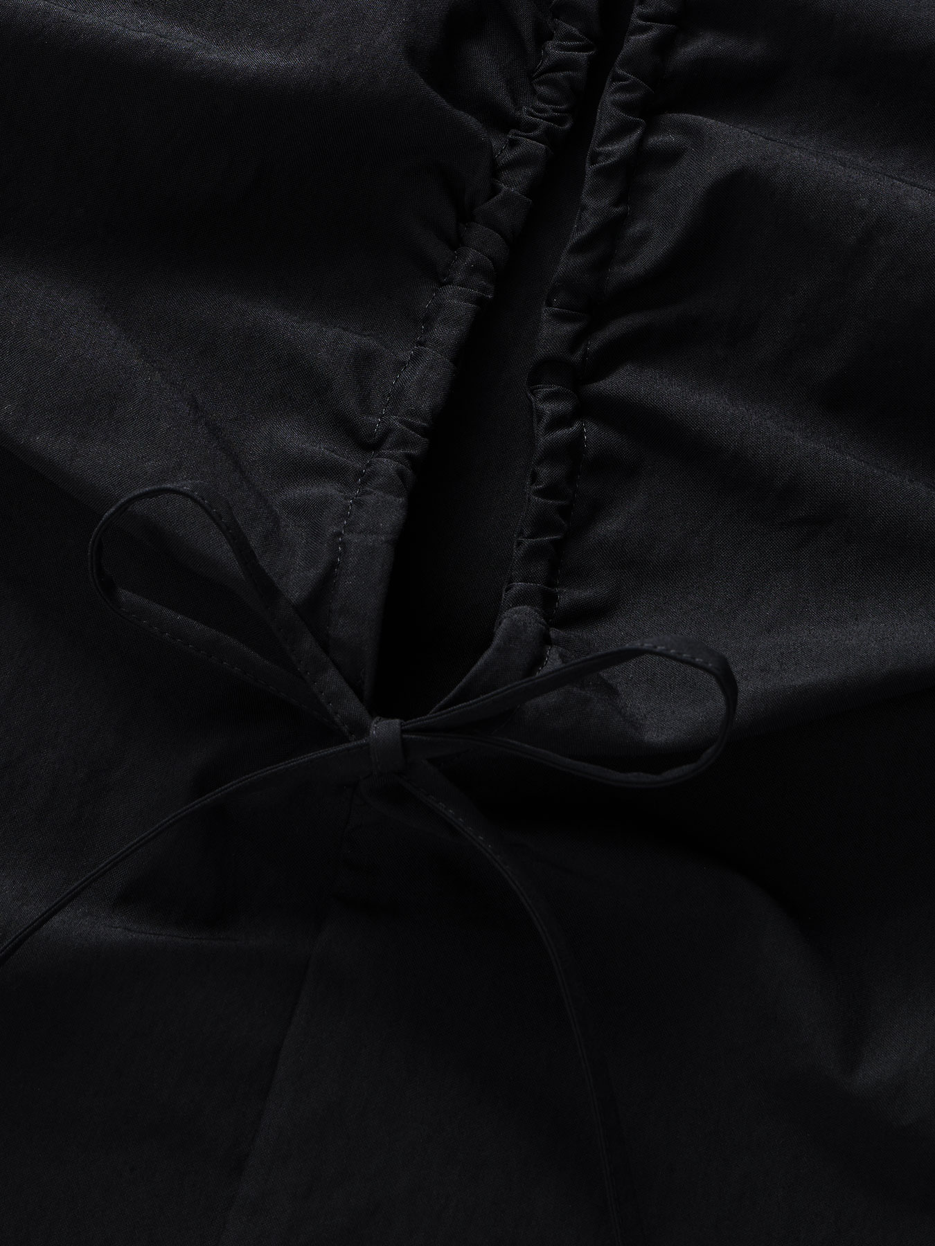 バックドローストリングデザインブラウス