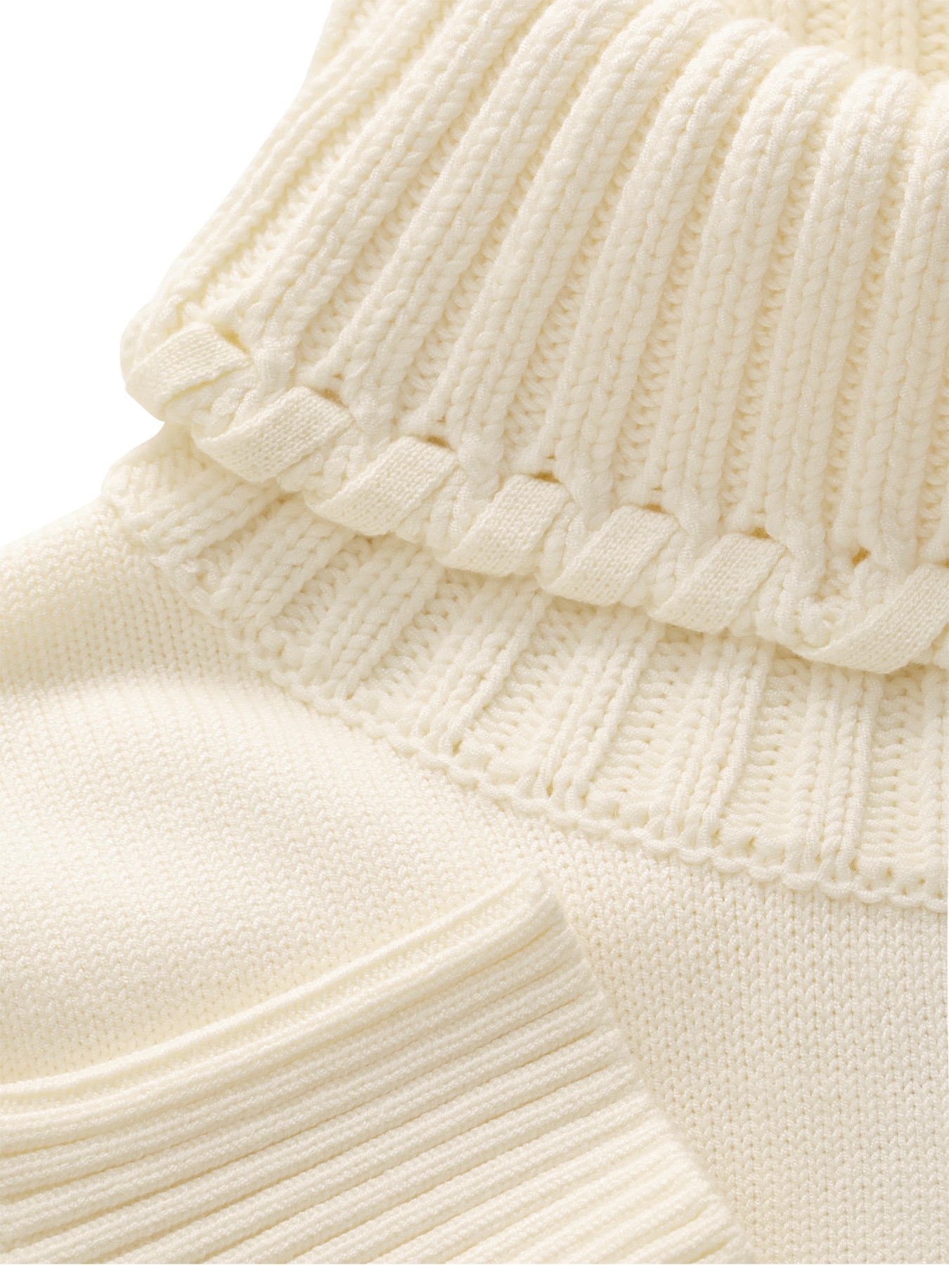 タートルネックニットワンピース