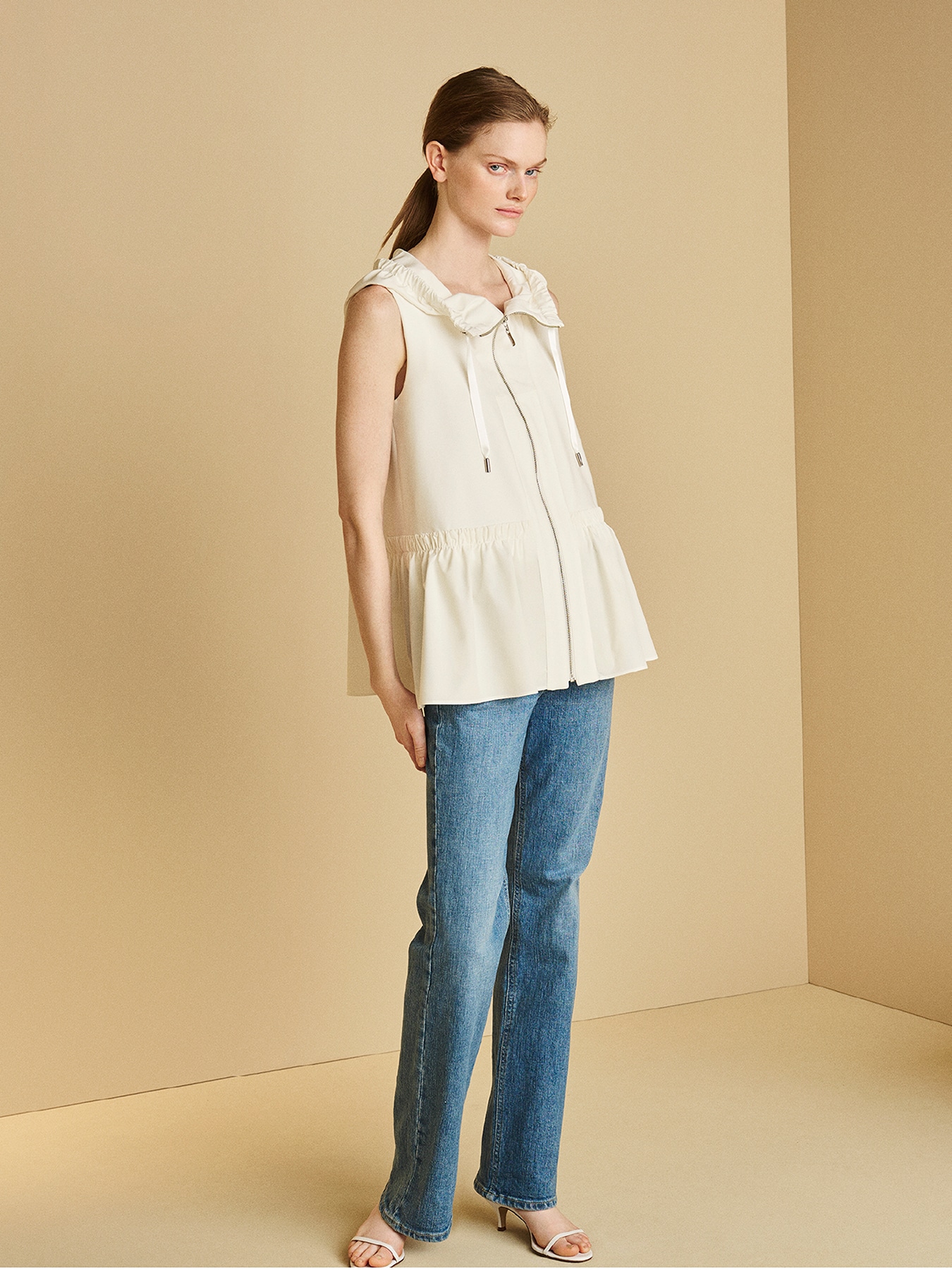 ジップアップペプラムフーディジレ