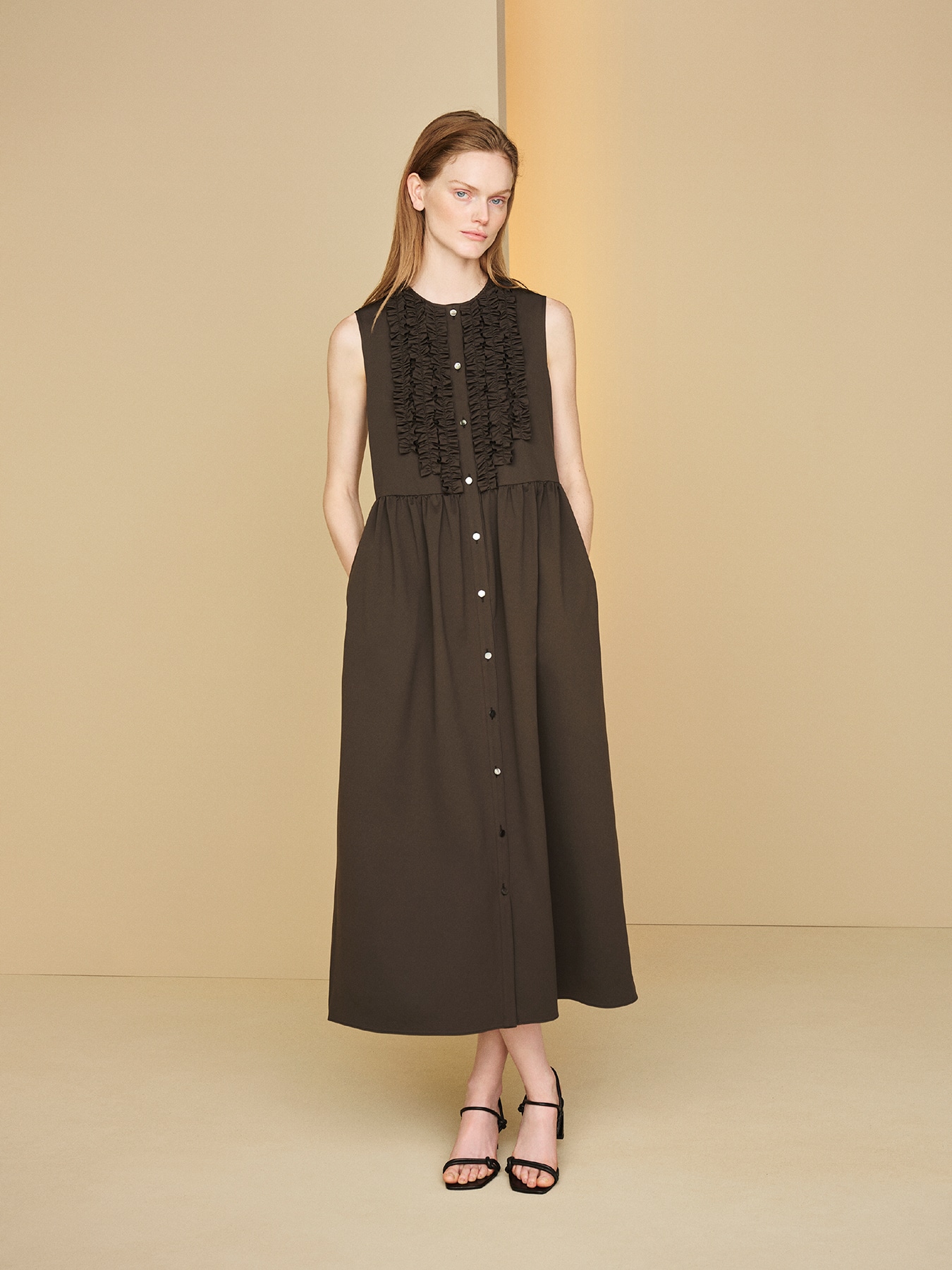 フロントフリルノースリーブワンピース