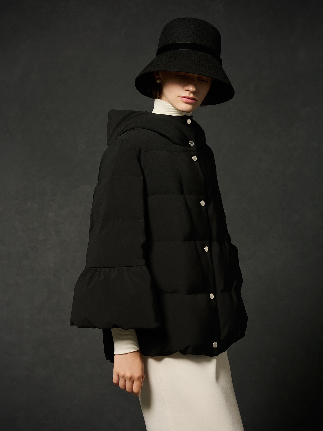 フレアスリーブショートダウンコート