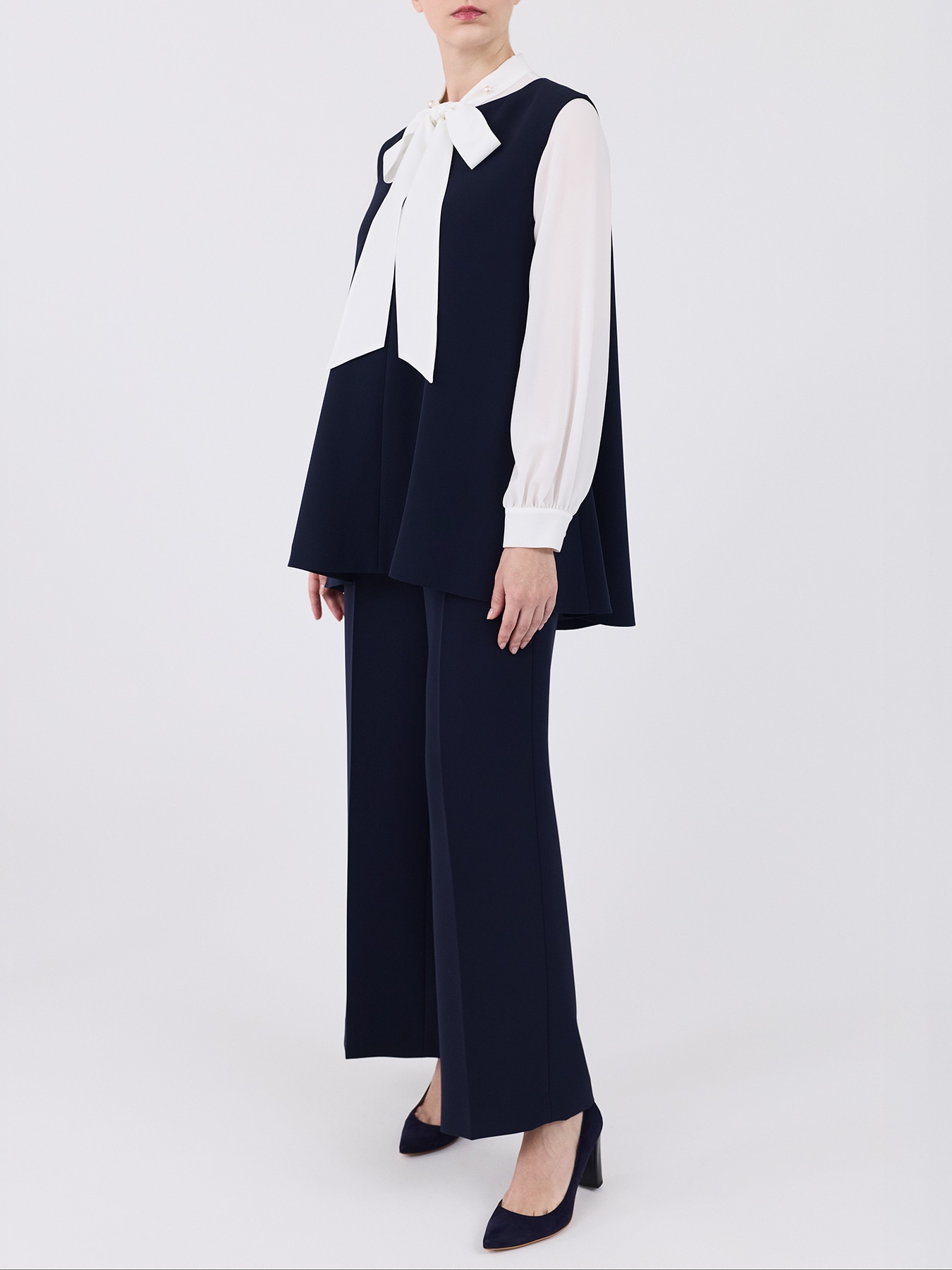 スリットノースリーブフレアブラウス