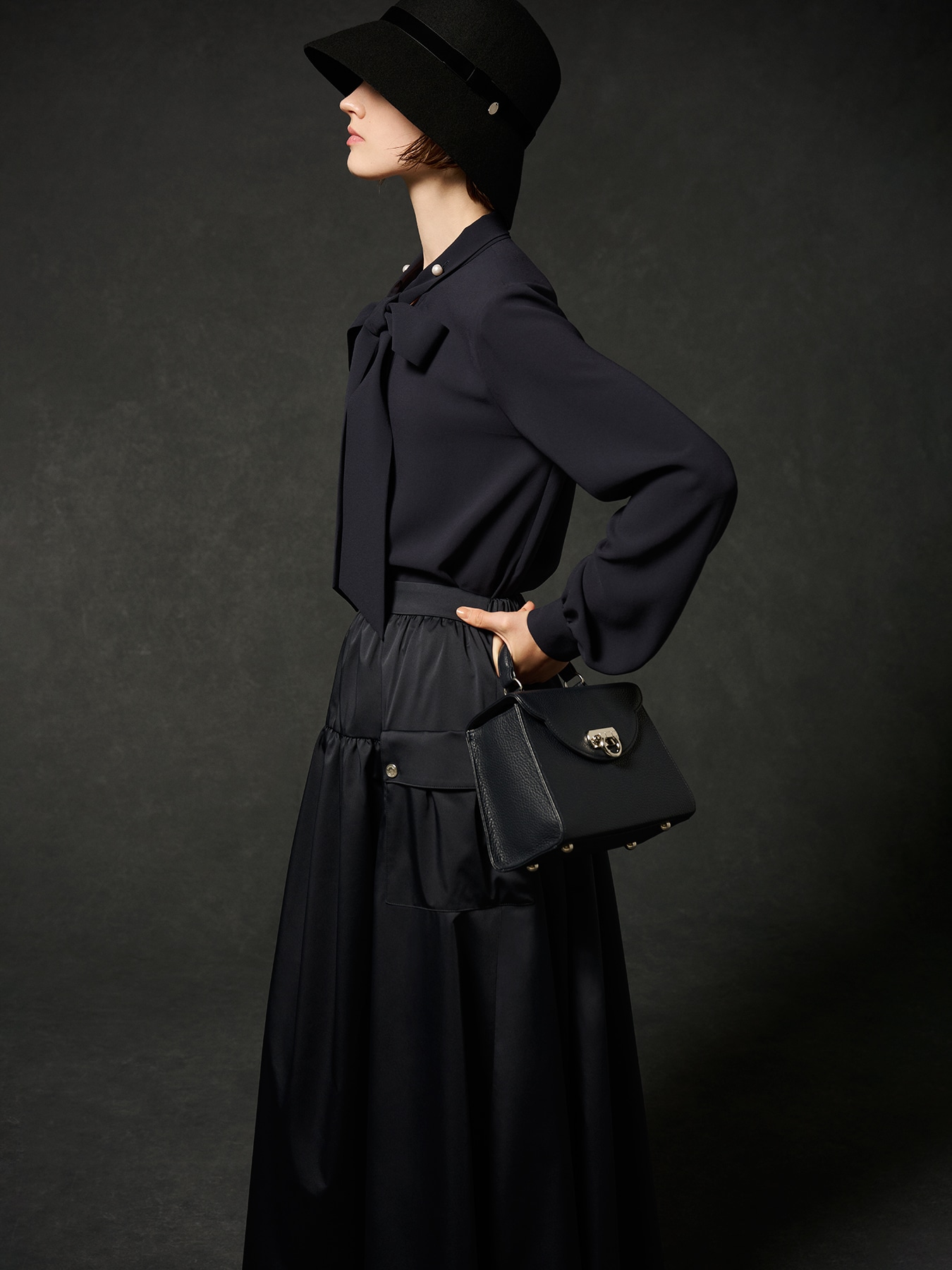 2WAYレザーミディアムスクエアバッグ