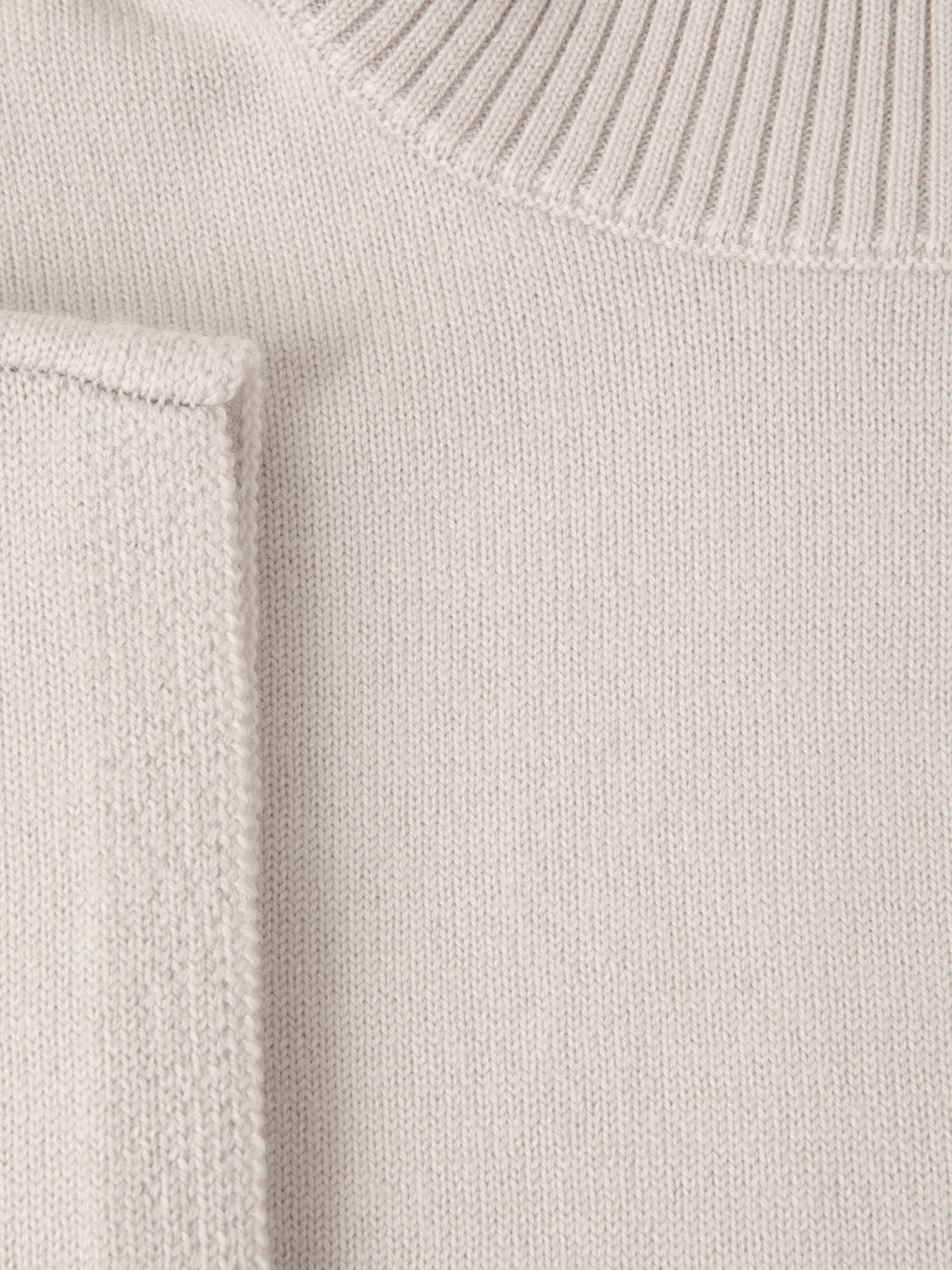 タートルネックニットポンチョ