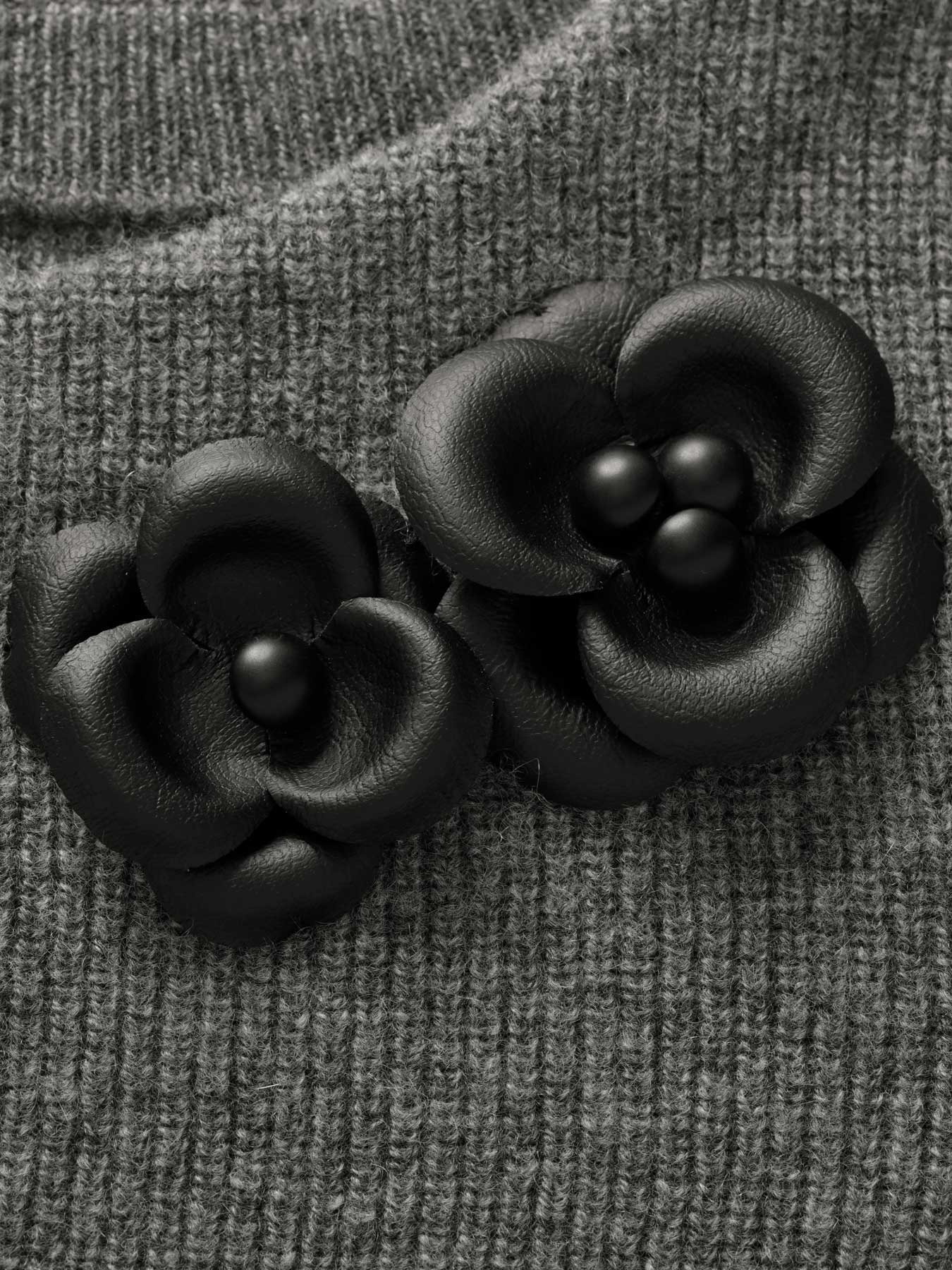 ウールカシミヤフラワーモチーフニット