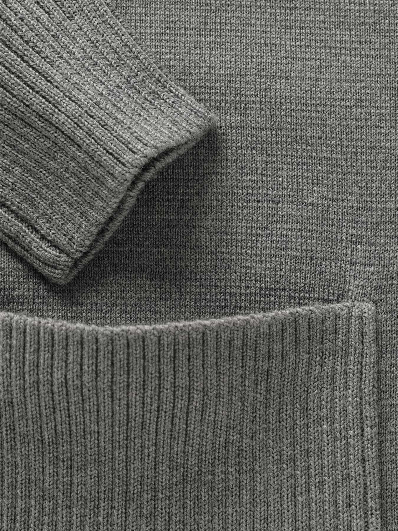 ハイネックニットワンピース