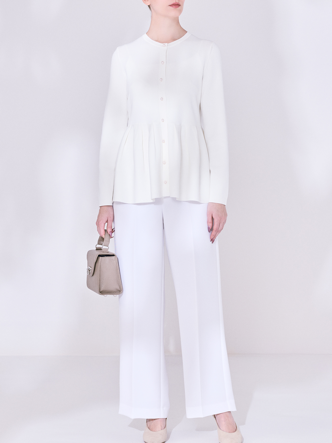 パールボタンタックペプラムニット