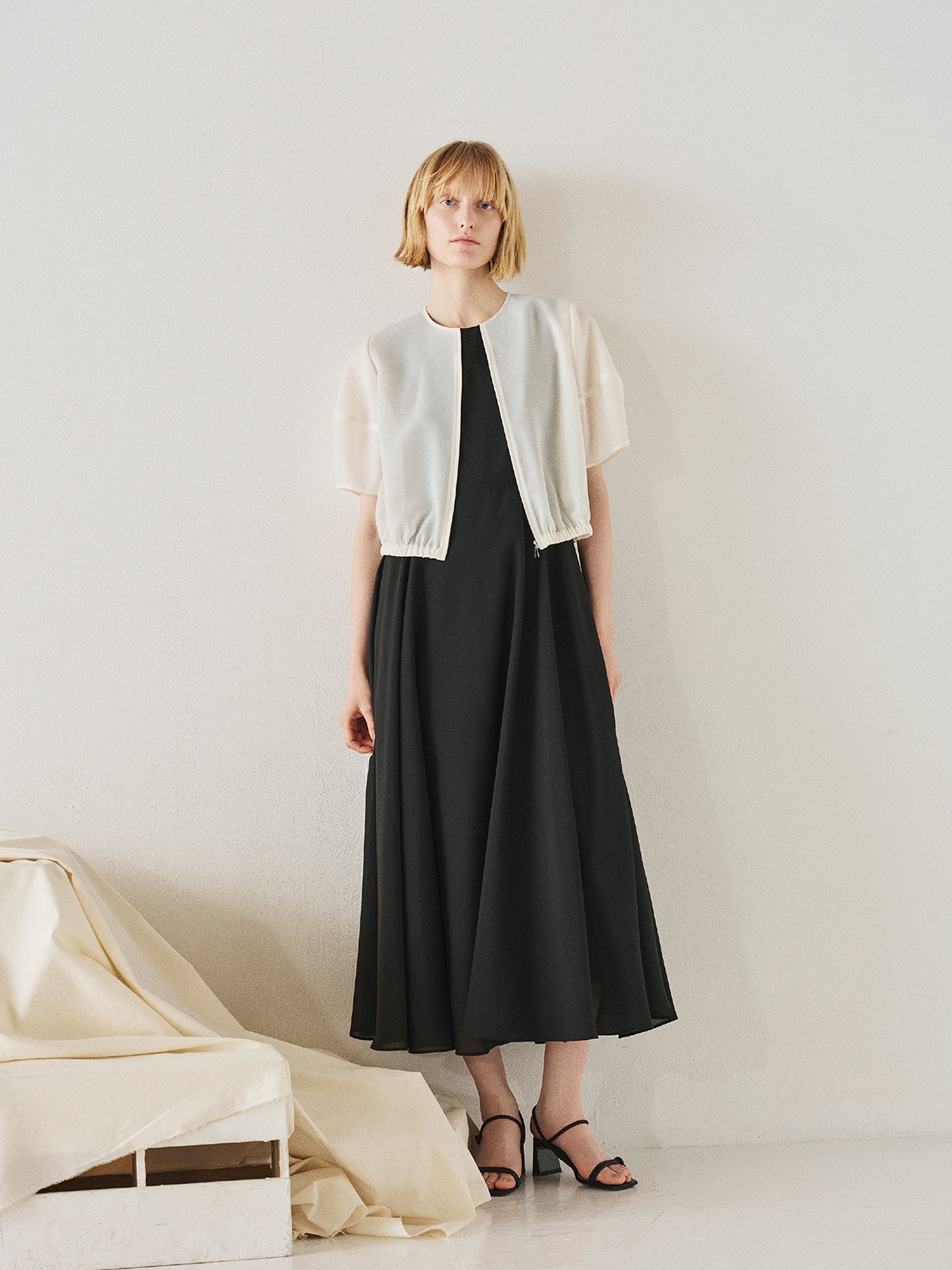 ジップアップシアーショートジャケット